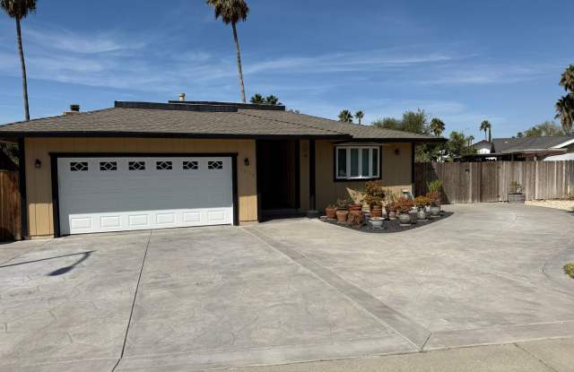 BEAUTIFUL LAKE LOCATION WITH YOUR OWN PRIVATE BEACH  OPEN FLOOR PLAN WITH UPDATED BATHROOMS!!! photos photos