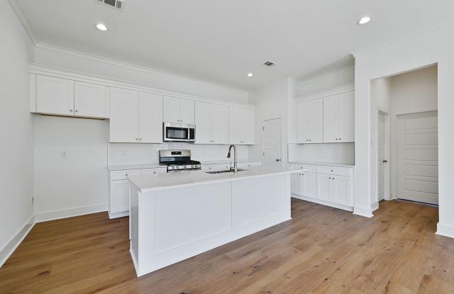 3 bed 2 bath in the heart of the city! Gallery 3