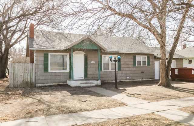 1715 Carey Blvd - 1715 Carey Boulevard, Hutchinson, KS 67501