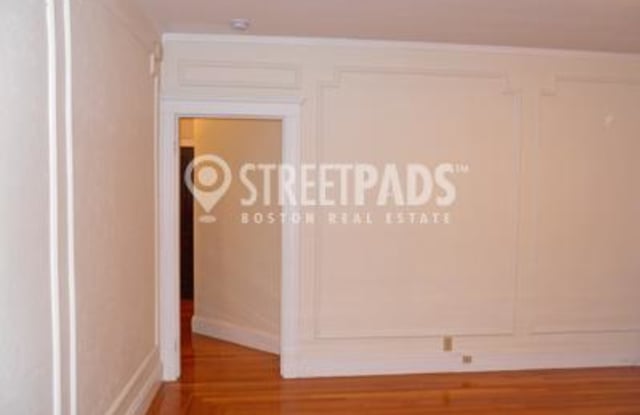 92 Maple St. Gallery 4