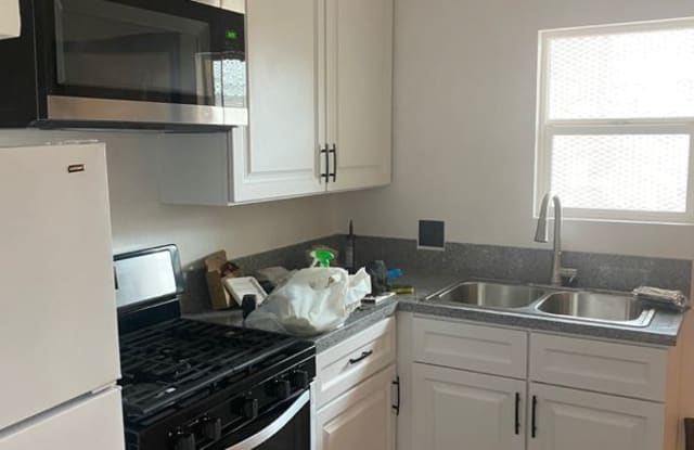 965 1/4 W 42nd Pl - 965 1/4 W 42nd Pl, Los Angeles, CA 90037