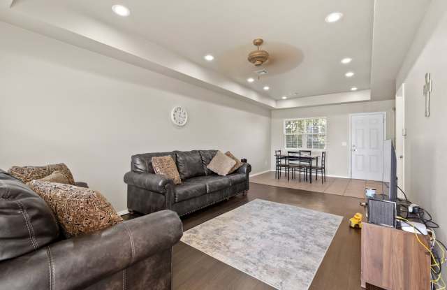 3 Bed / 2.5 Bath in a 2 Story Four Plex - Water, Lawncare, & Trash Services Included! Gallery 3
