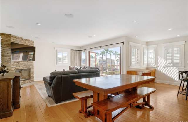 43 15th Court Gallery 4