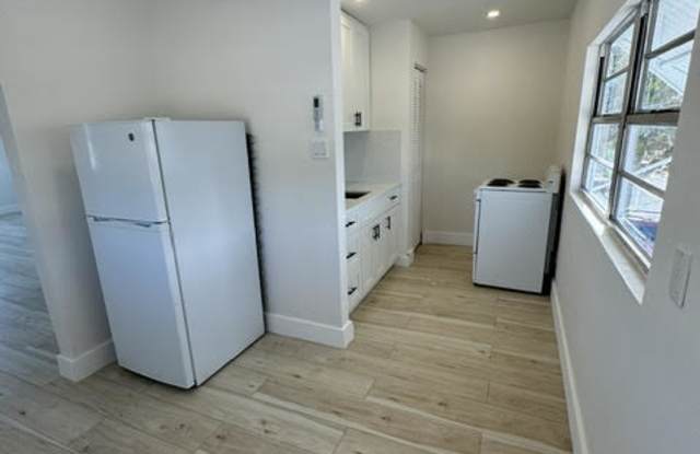 150 W Avenue A Gallery 3