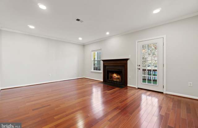 6009 CROCUS COURT Gallery 2