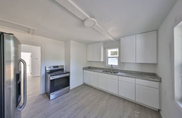 Remodeled 2 Bed 1 Bath Home Rental Gallery 3