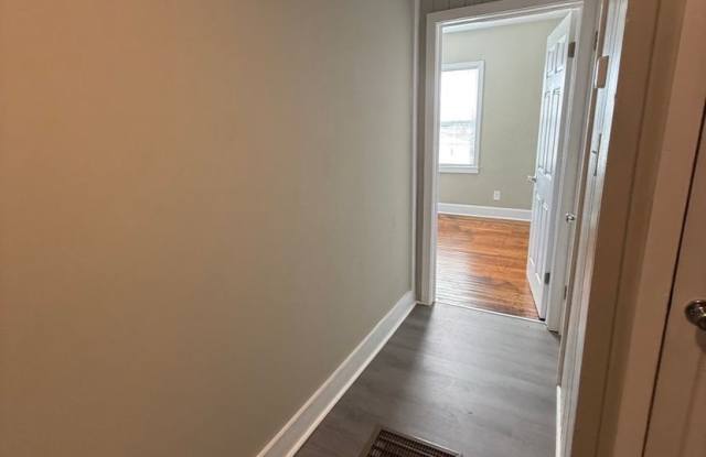 ***Newly Renovated 1 Bedroom - 1/2 Off First Month's Rent*** | Call for September Specials Gallery 3