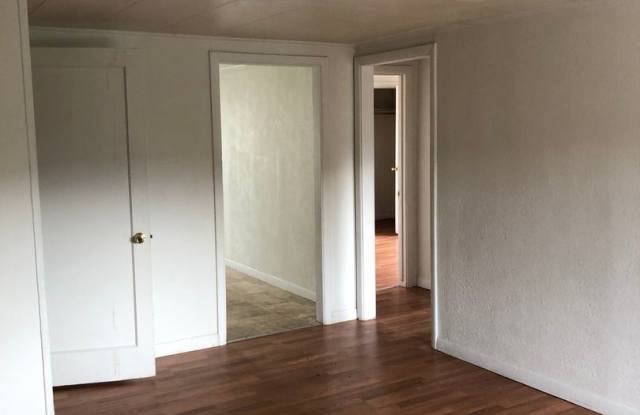 2026 NE Oswego Ave. Gallery 4