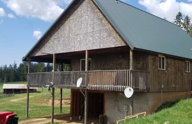 Rustic 1-Bedroom Cabin with Acreage Near Orofino Gallery 1