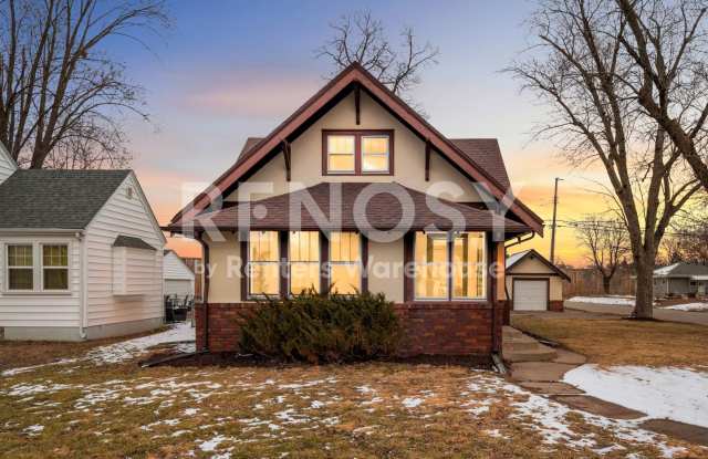 Available July 1st 5 Bedroom 2 Bath Single Family Home in Robbinsdale photos photos
