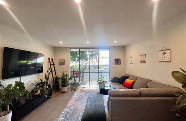 622 Westmount Dr Gallery 4