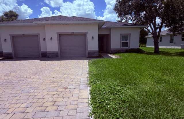 3-bedroom, 2-bath duplex in Punta Gorda, FL ** WAIVING MOVE IN FEE & CREDITING BACK APPLICATION FEES IF APPROVED ** photos photos