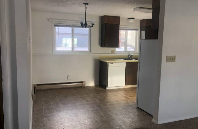 2 Bedroom Unit in Central Location with a Garage! Gallery 4