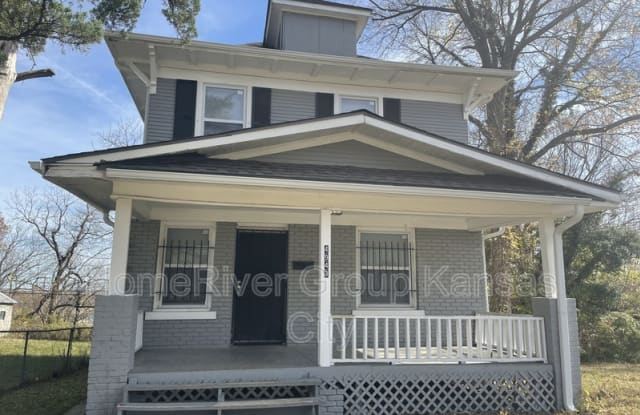 4943 College Ave - 4943 College Avenue, Kansas City, MO 64130