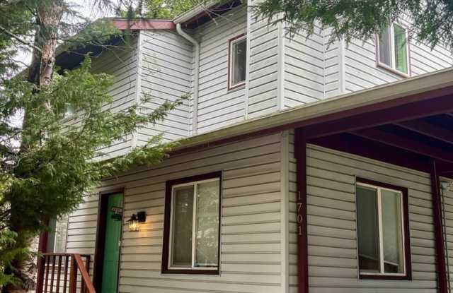 Charming 3 Bedroom, 2 Bathroom House near Fairhaven!! Check out our virtual Tour! photos photos