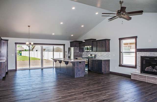 4 Bedroom with Shop and View of the Mountains! photos photos