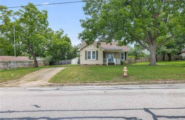709 Burleson Gallery 2