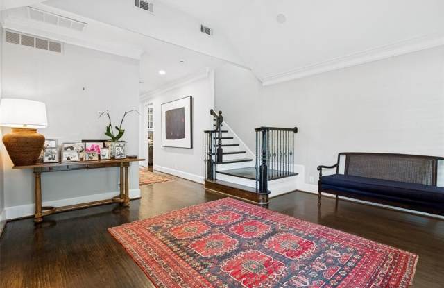 4541 Arcady Avenue Gallery 4