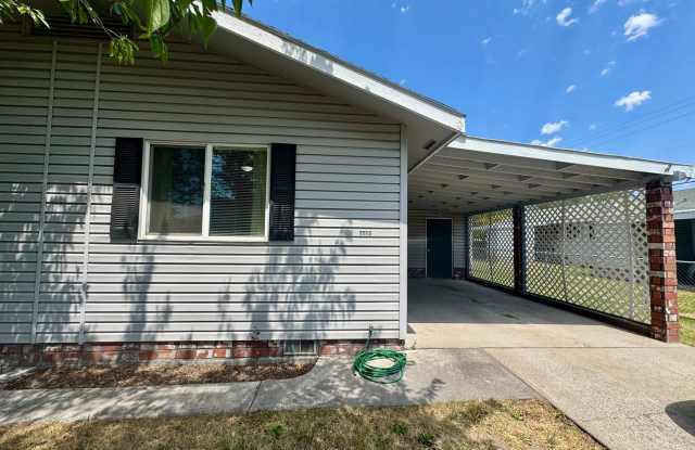 Renovated 2 bed 1 bath duplex near town center photos photos