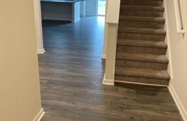 3 Bedroom Townhome with 1 Car Garage! Gallery 3