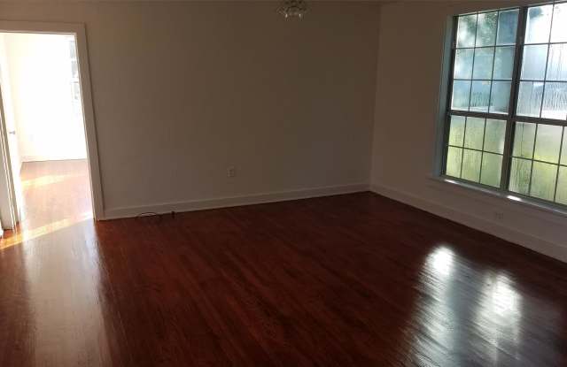 2277 Edinburgh Avenue Gallery 4