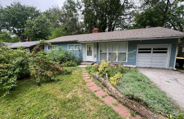 Cozy 3 Bedroom Home with Spacious Yard and Peach Tree! photos photos