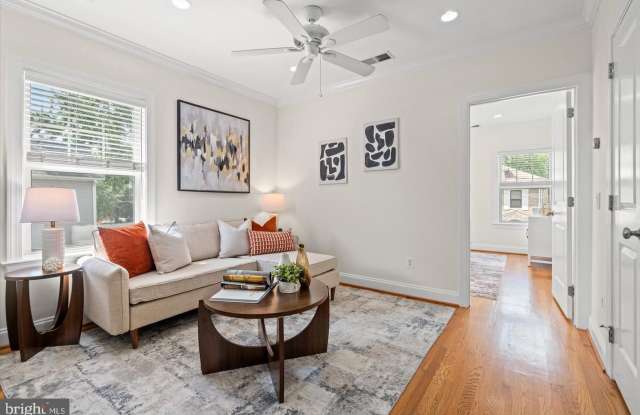 409 E RAYMOND Avenue Gallery 4