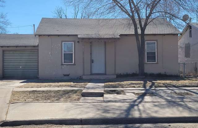 LARGE HOME QUIET STREET photos photos