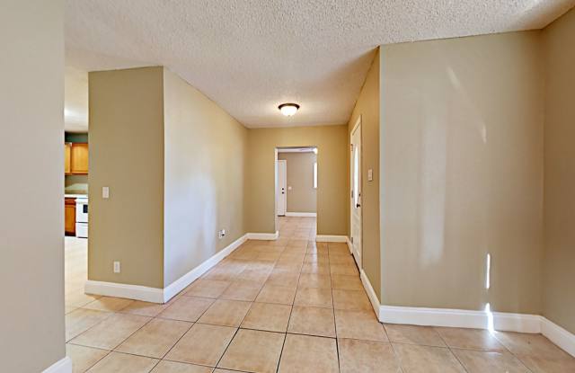 1721 W Comanche Avenue Gallery 4