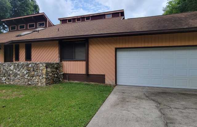 ( Oakcrest) 3/ 2 spacious home Gallery 3