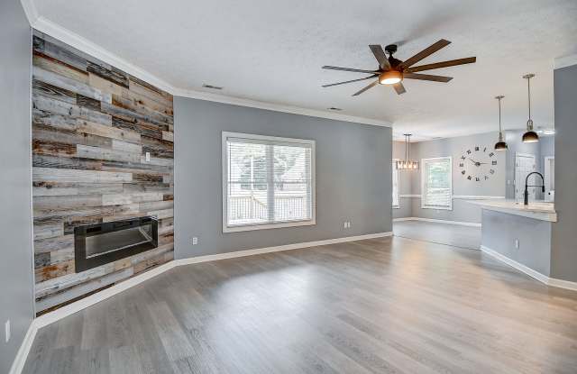 Tastefully Renovated Ranch in Hickory on quiel cul de sac! photos photos