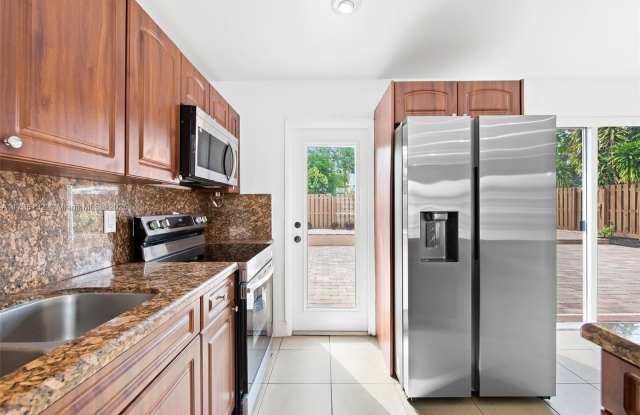 6450 Mckinley St - 6450 McKinley Street, Hollywood, FL 33024