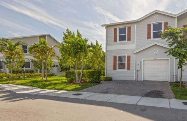 1755 SE 9th Ter photos photos