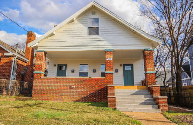 2 Bed Apartment in Highland Park! Laundry onsite! photos photos