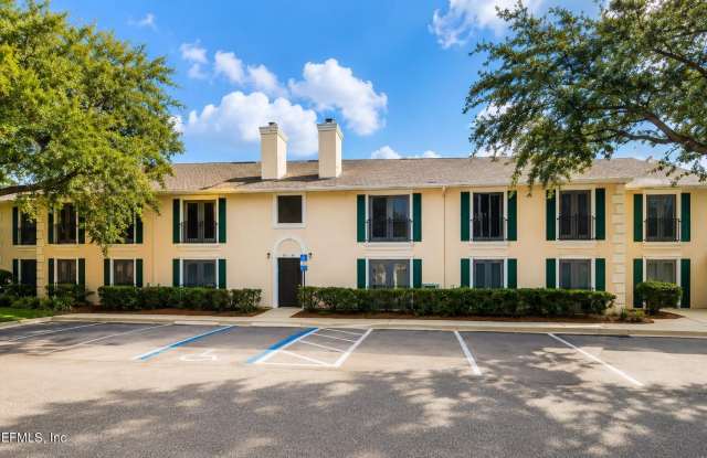 13715 RICHMOND PARK Drive N Gallery 1