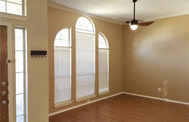 1320 Kentshire Cir Gallery 2