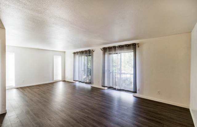 1002 E OSBORN Road Gallery 3