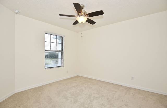 Modern 3/2.5 Spacious Townhome with Gorgeous Lake Views and 1 Car Garage in Thornbrooke - Sanford! photos photos
