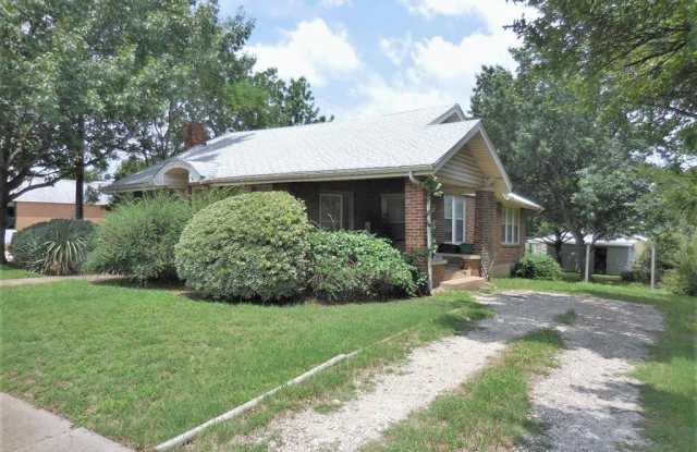 620 W Parkway Street - 620 West Parkway Street, Denton, TX 76201