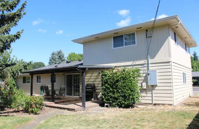 Spacious 4 Bed 2 bath Home! Gallery 3