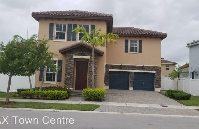 17027 SW 94th Way - 17027 Southwest 94th Way, The Hammocks, FL 33196
