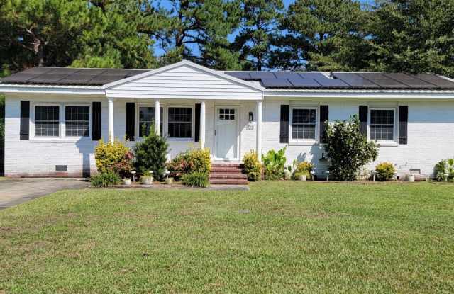 Unique 4 bedroom, 2.5 bathroom - 323 Cardinal Road, Jacksonville, NC 28546