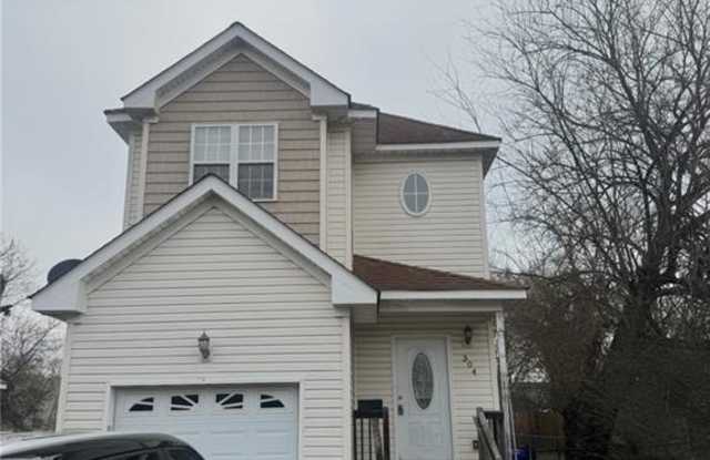 304 N Lloyd Street photos photos