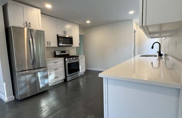 18361 Minnetonka Boulevard Gallery 4