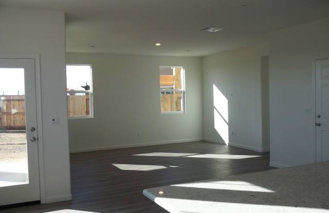 Nearly new Roseville home in Woodcreek Oaks area Gallery 4