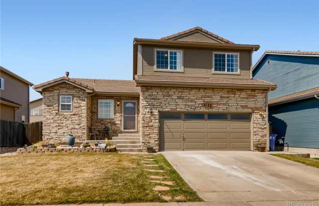Beautiful 4 bedroom 3.5 bathroom single family home in heart of Green Valley Ranch. photos photos