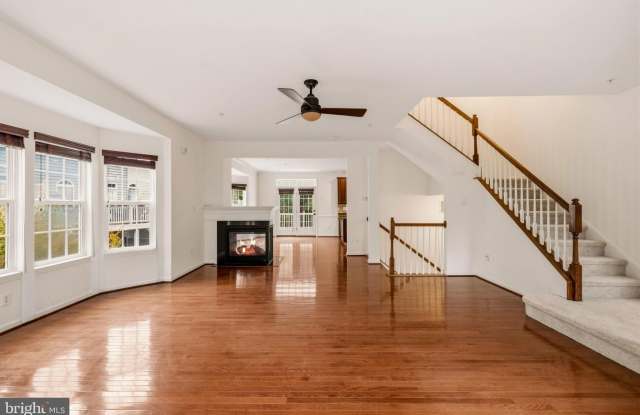 2107 TURLEYGREEN Place Gallery 4