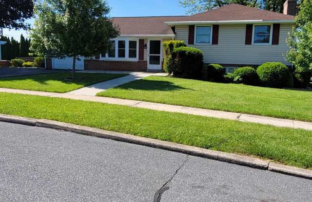 12 MORGAN CIRCLE photos photos