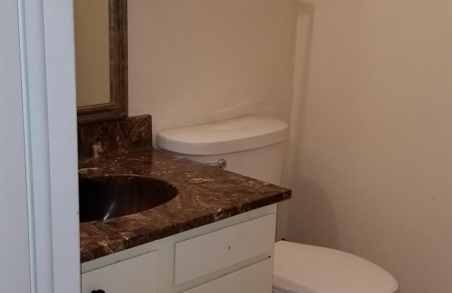 407 North Lexington Parkway - 407 North Lexington Parkway, DeForest, WI 53532