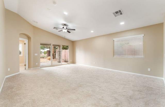 Charming 3-Bedroom Home with Golf Course Views Gallery 1